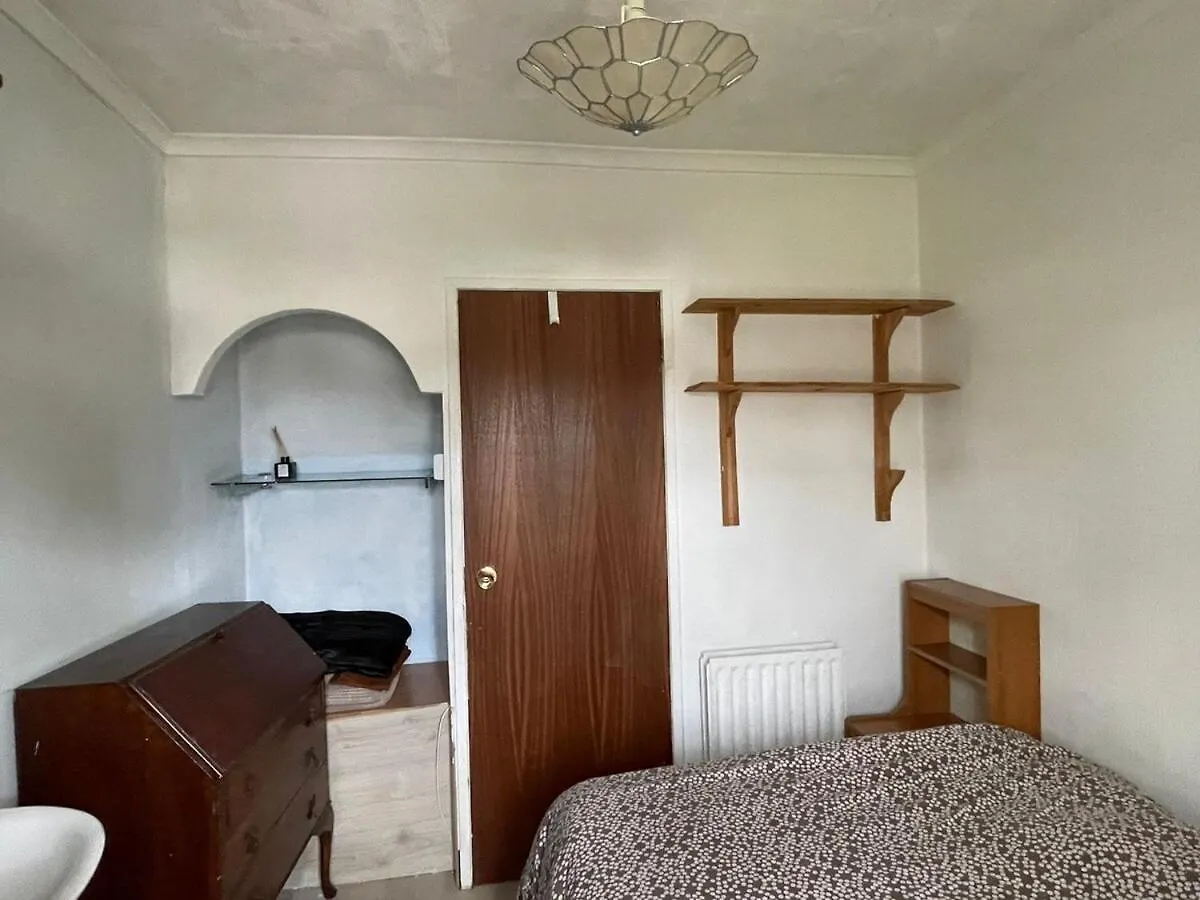 Cozy Bedroom Chislehurst 0*,
