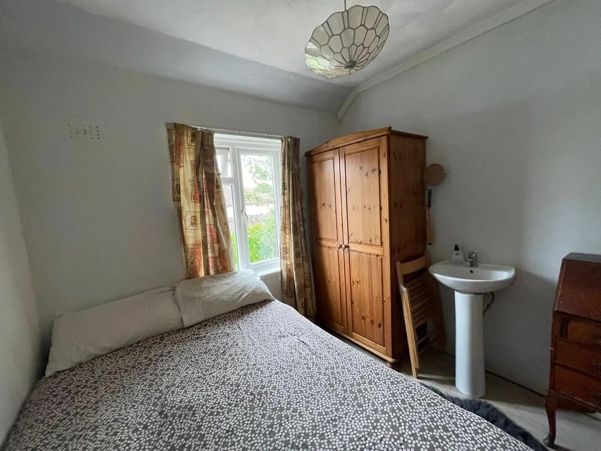 Cozy Bedroom Chislehurst